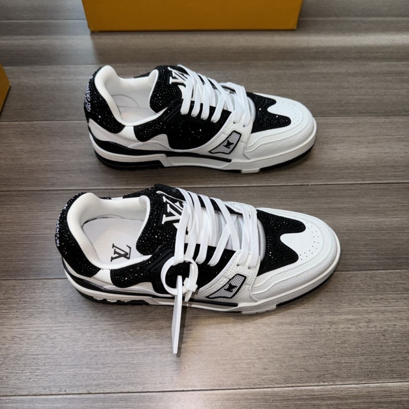 l**is V*t*n sneakers